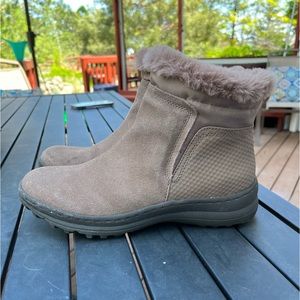Fuzzy Baretrap Aidan booties women's size 9 New with box